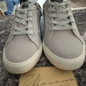 Ariella Men's Light Gray Sneakers